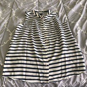 Sleeveless button down top